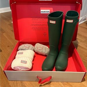 Hunter Dark Green Boots with Cream and Gray Socks